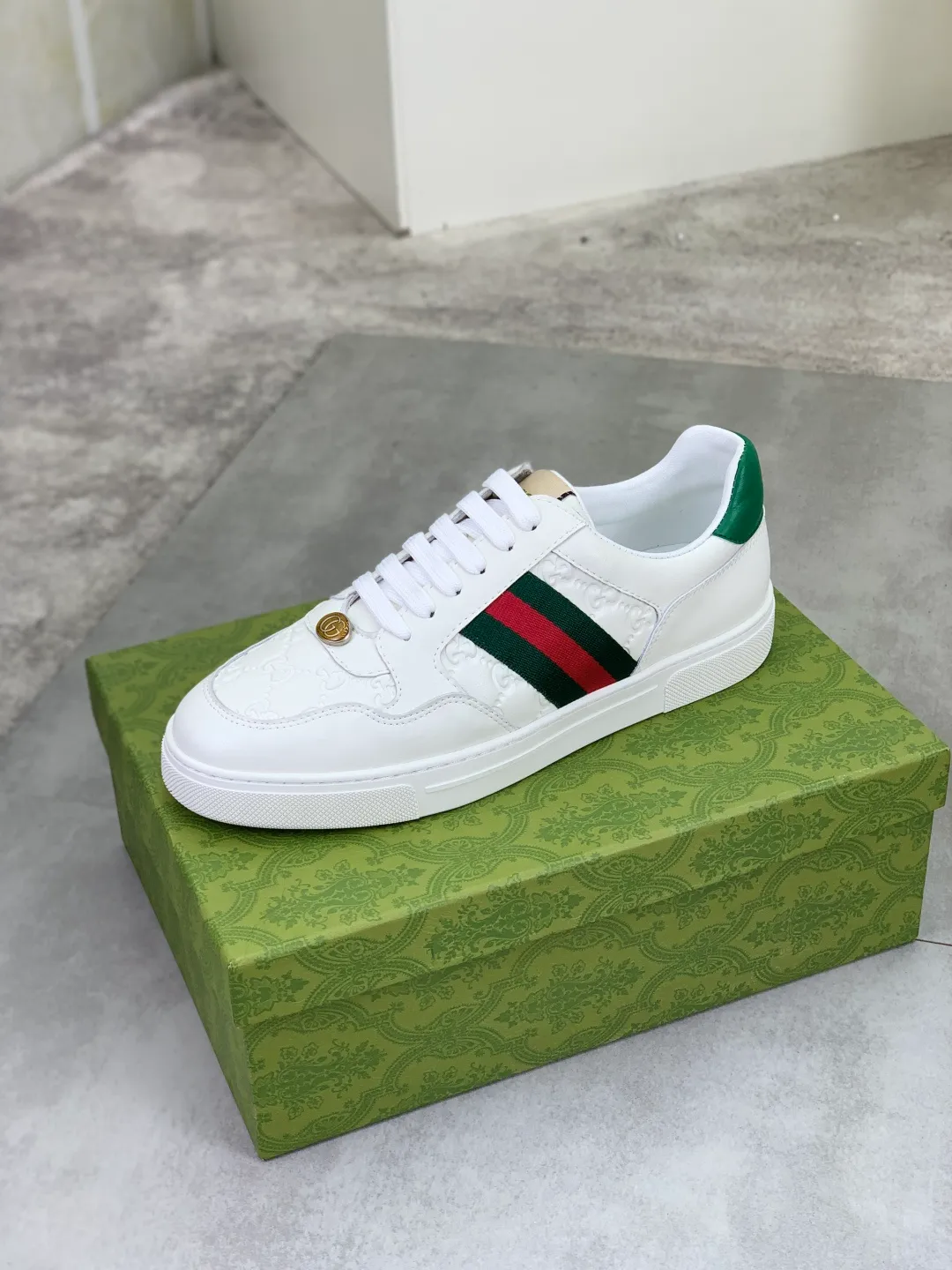 Men's Men's Shoes P420 💰[New Style] 🆘 The latest model from Gucci's official website🎁Classic casual and fashionable men's shoes👟Hot style💥Simple and elegant style, exclusive for trendy men. Unique latest brand elements from the official website👑Gucci original decoration, fashionable and generous, made of original soft calfskin fabric➕Comfortable soft sheepskin lining ✅The official website specifies wear-resistant rubber outsole_full of elasticity, classic model taken in real life🎬Color: 2️⃣colors available😍Number: 38-44